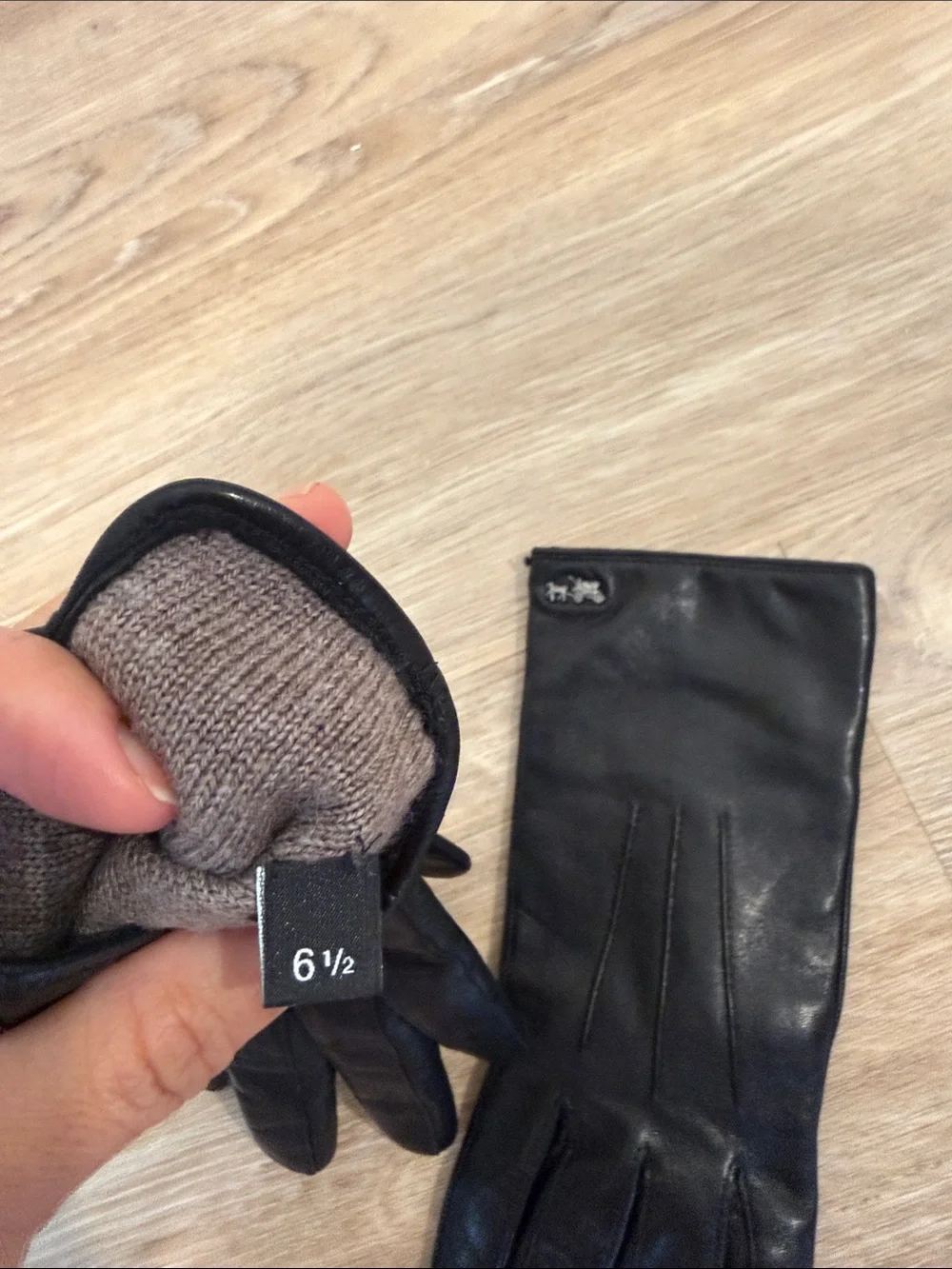 Coach Black Leather Women's Gloves with Coach Horse & Carriage Accent